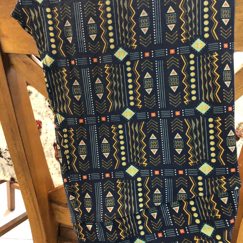LuLaRoe TC leggings (navy background)